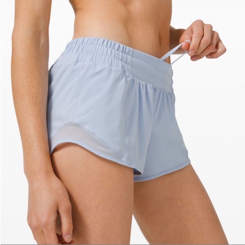 ๐ Lululemon ๐ Hotty Hot LR Shorts ๐ Size 8 - Picture 2 of 10